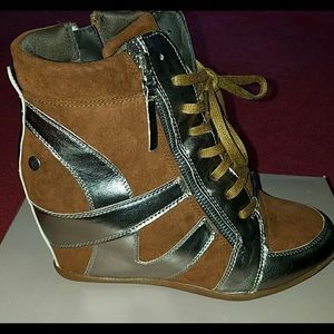 Purging. BNWOT Bakers Diversity Wedge Never Worn